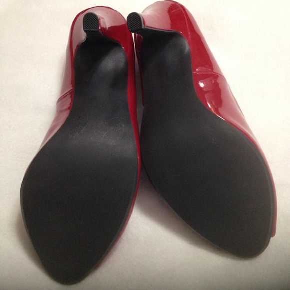NEW Red Stiletto 4" High Heels Peep Toe Patent Shine 6.5M New Directions Bella - Picture 5 of 9